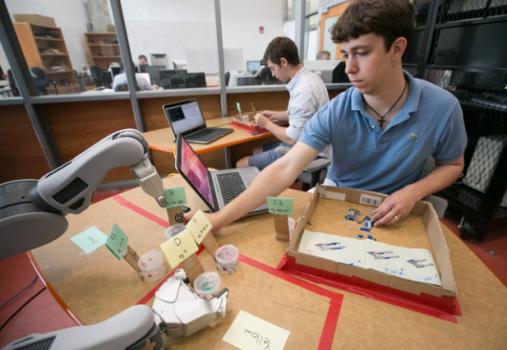 CSAIL study finds that human subjects prefer when robots give the orders. 