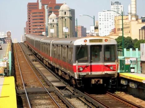 Ruth Rosenholtz discusses her computer models capable of determining how well people will comprehend a subway map from their peripheral vision in a single glance. 